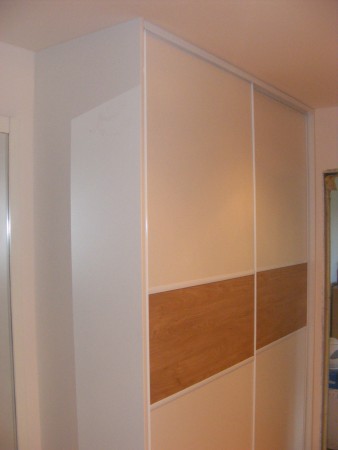 Skriňa biela perlička delená s Dub Winchester š-186 cm 495€